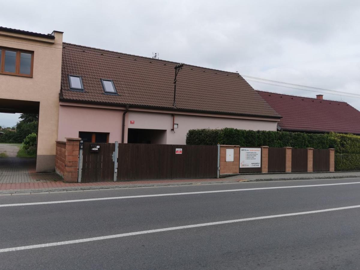 Apartmany Svitkov 79 Pardubice Bagian luar foto
