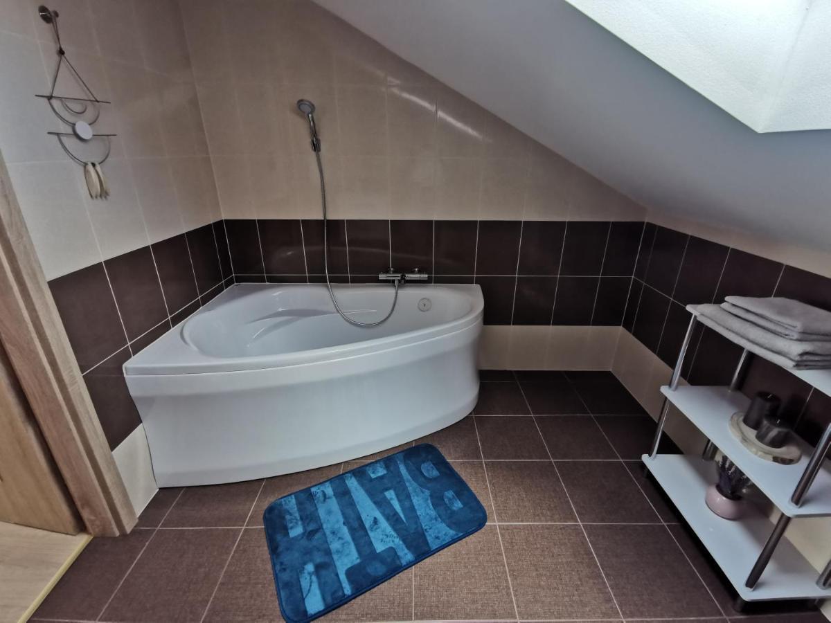 Apartmany Svitkov 79 Pardubice Bagian luar foto