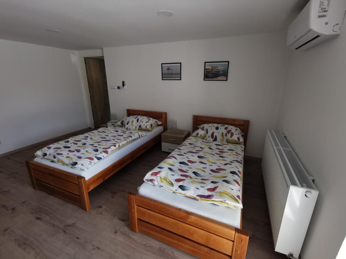 Apartmany Svitkov 79 Pardubice Bagian luar foto