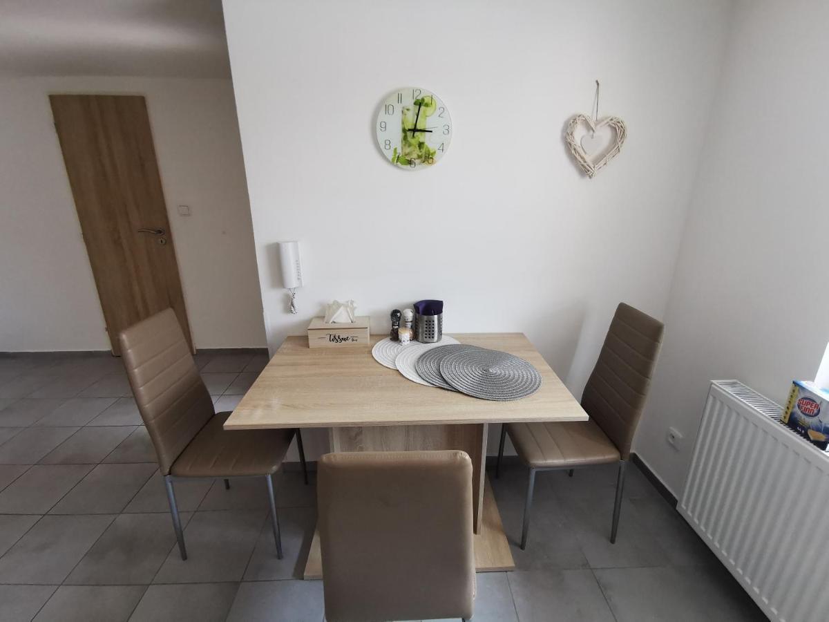 Apartmany Svitkov 79 Pardubice Bagian luar foto