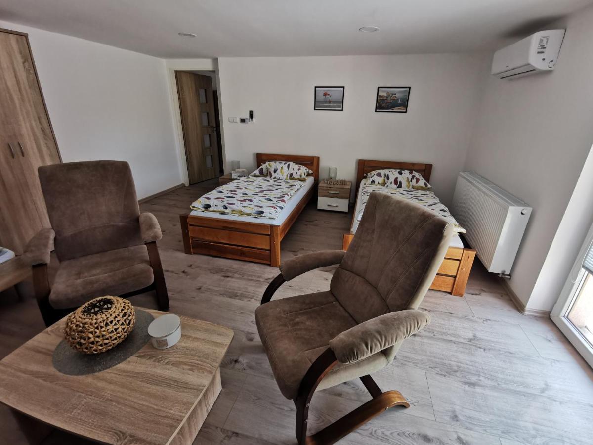 Apartmany Svitkov 79 Pardubice Bagian luar foto